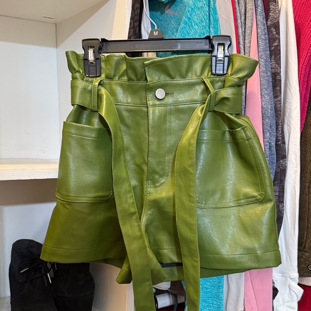 Green Francesca’s scrunch Waist Women Shorts